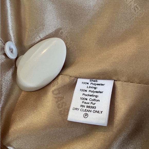 DENNIS BRASSO Faux Fur 1 Button Closure Coat in Alabaster Size Large - Picture 6 of 8